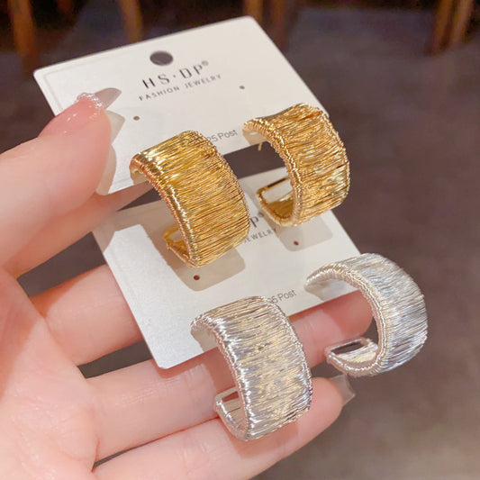 Grandeur Metal Shaped Ear Female Temperament Light Luxury Unique Earrings