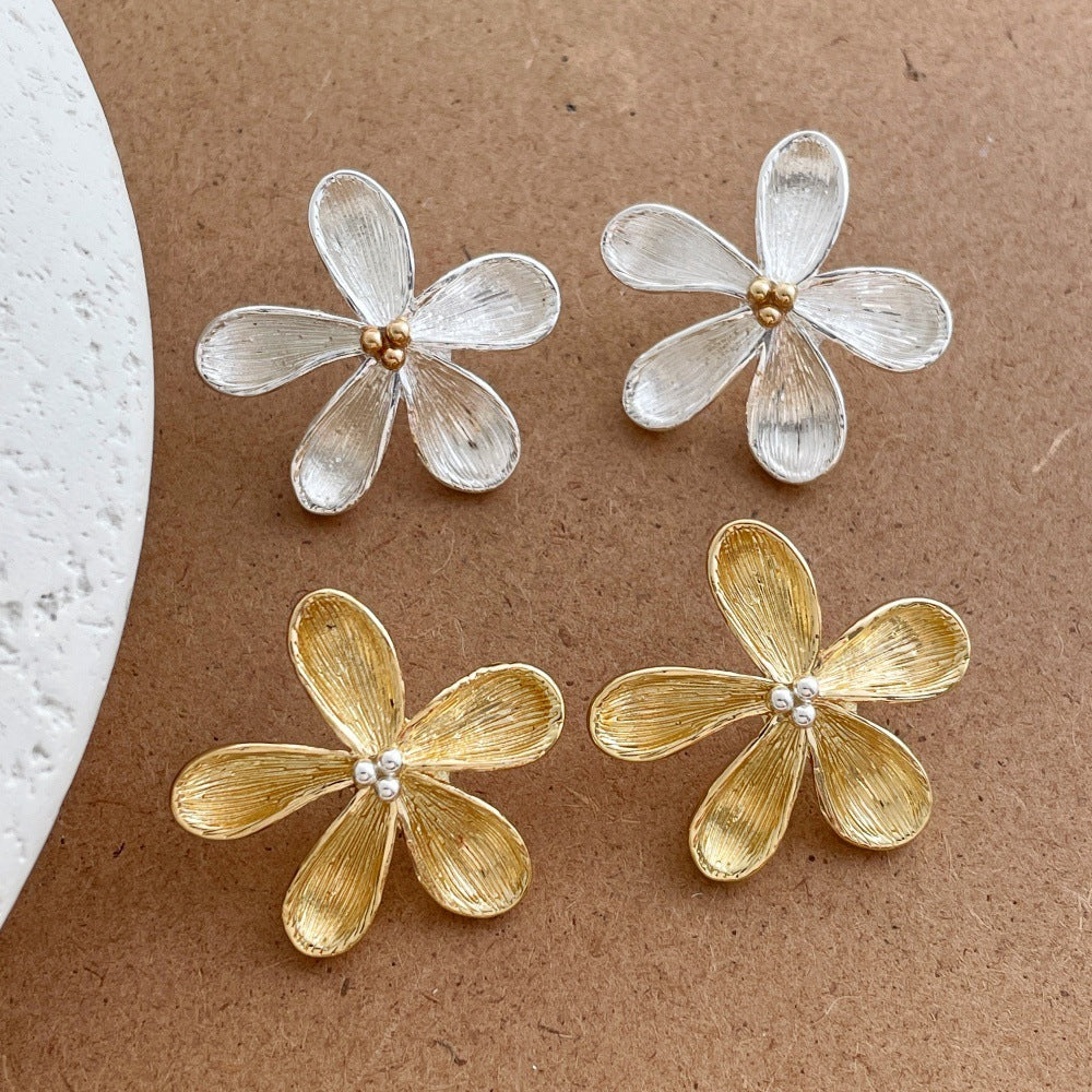 Women's Gold Flower Unique Design Fashion Simple Niche Daily Earrings