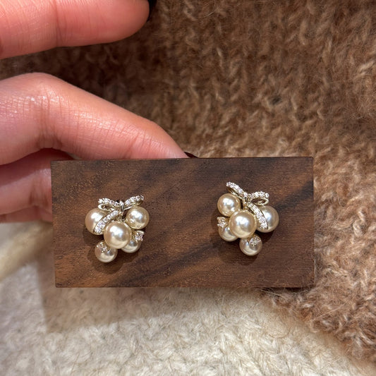 Design Gentle Mocha Mousse Pearl Grape Tassel Unique Earrings