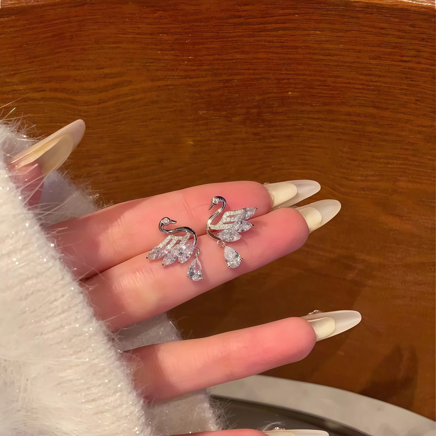 Women's Super Fairy Swan Water Drop Eardrops Light Luxury High-grade Unique Rings