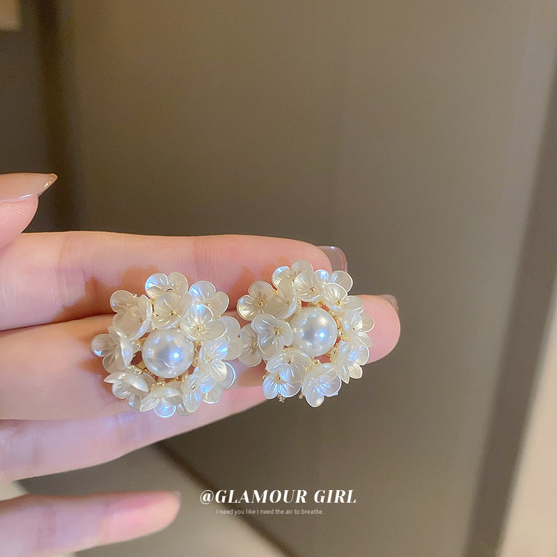 Women's Pearl Flower Fashionable High-grade French Entry Earrings