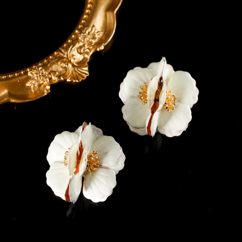 Women's Retro Red White Petal Ear Accessory Rings