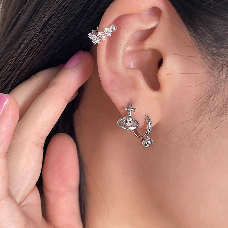Women's Ear Clip Retro Three-dimensional Metal Universe Star Minimalist Basic Stud Earrings