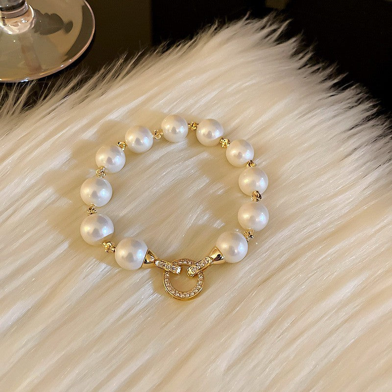 Women's Pearl Buckle French Fashion Design Retro Love Temperament Bracelets