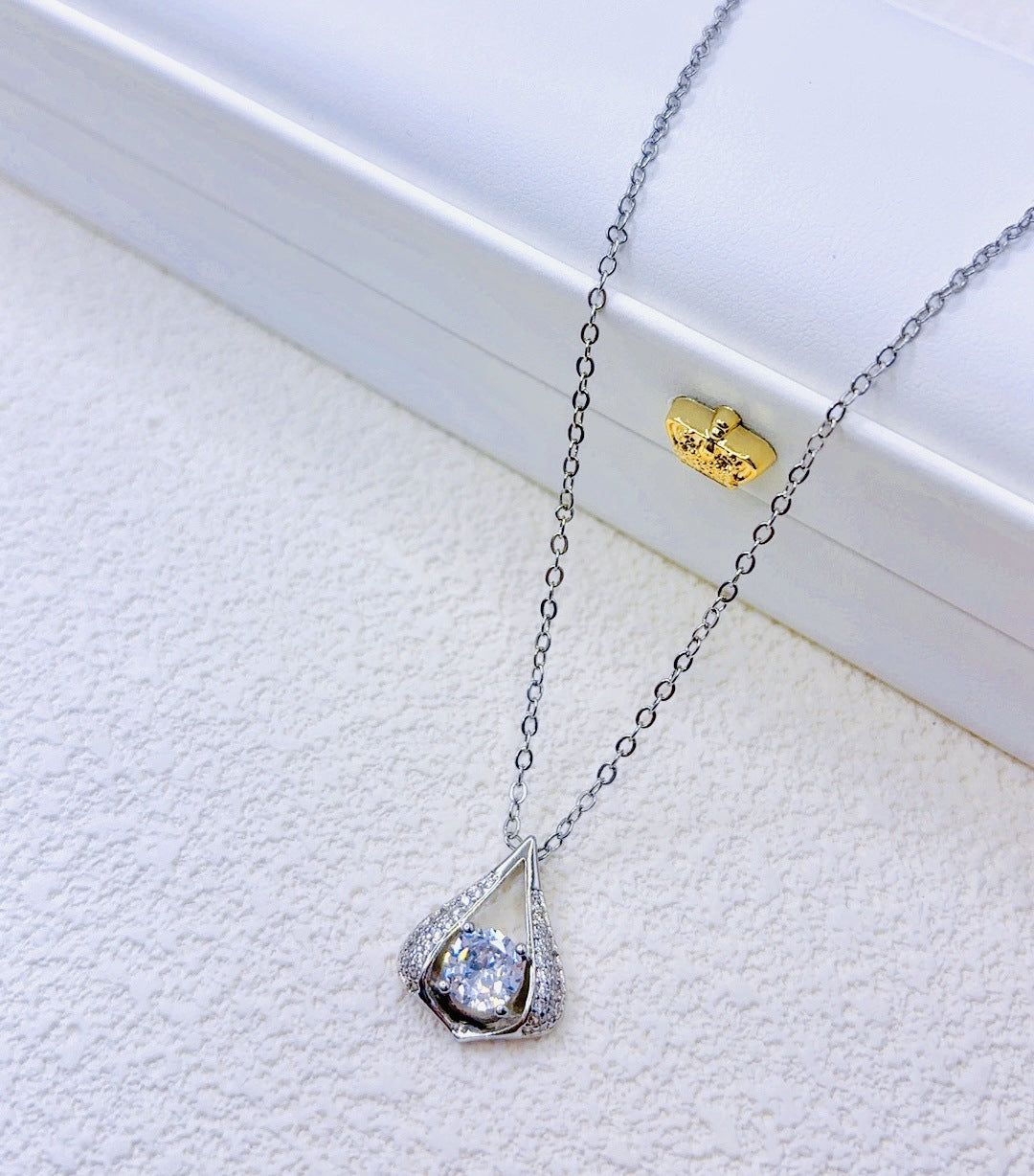 Light Luxury Temperament Fashionable Elegant Design Necklaces