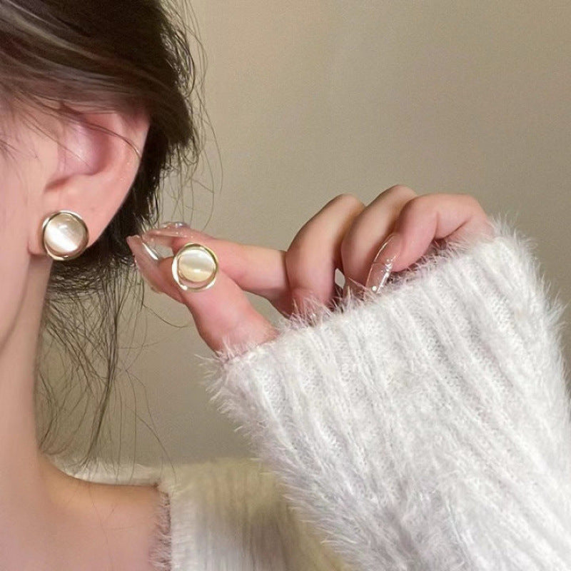 Women's Pearl French Minority Retro Affordable Luxury Stud Earrings