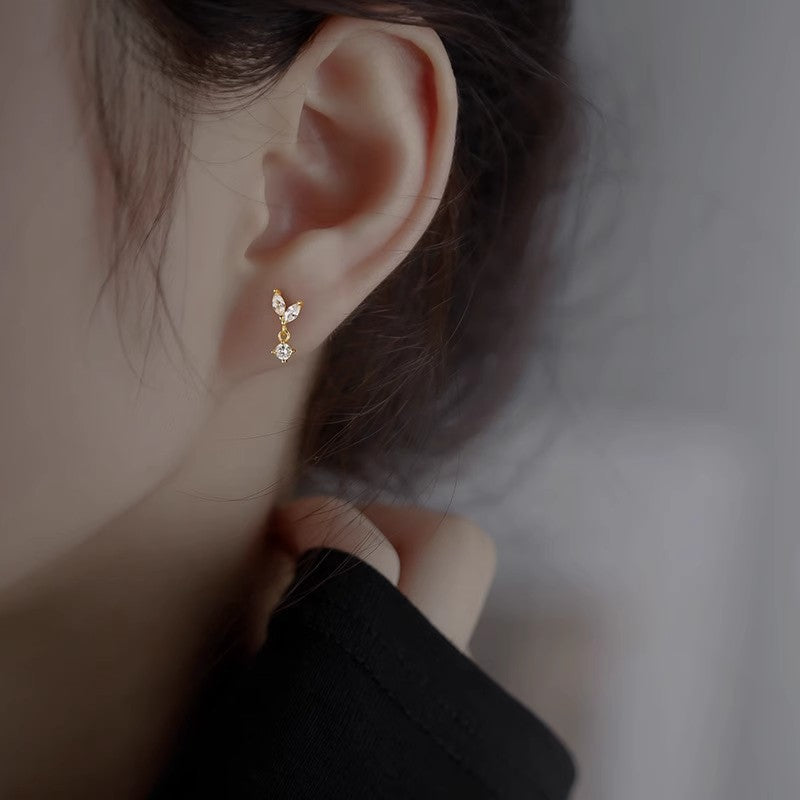 Women's Small Simple Hollow Pearl High-grade Refined Stud Earrings