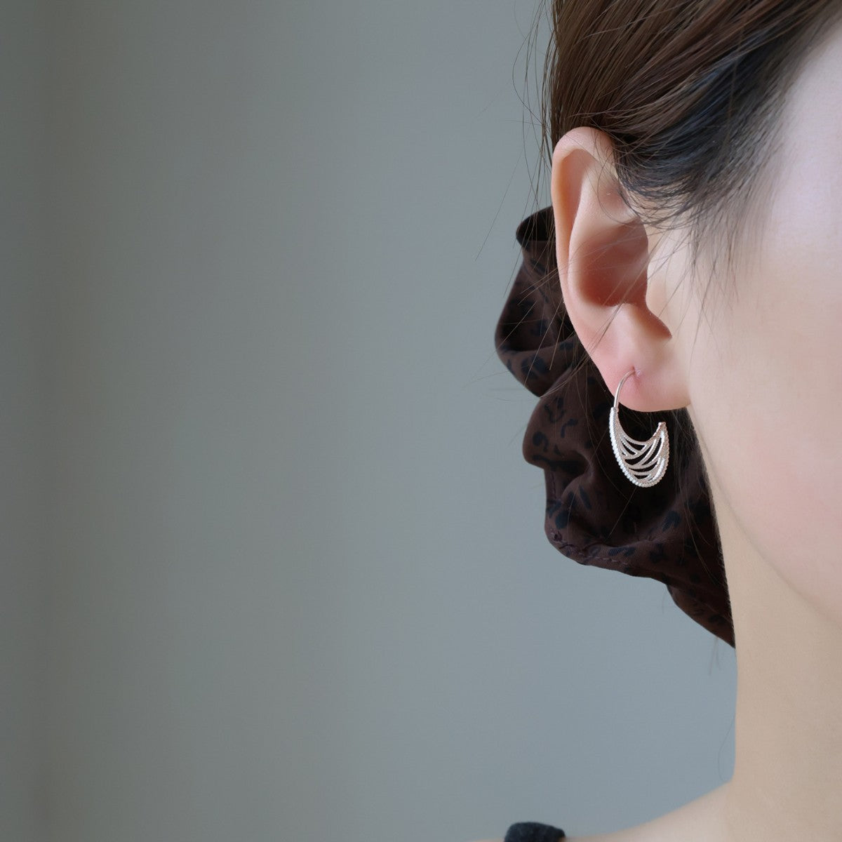 Women's Dotted Line Hollow Texture Design Light Luxury High Sense Ear Earrings