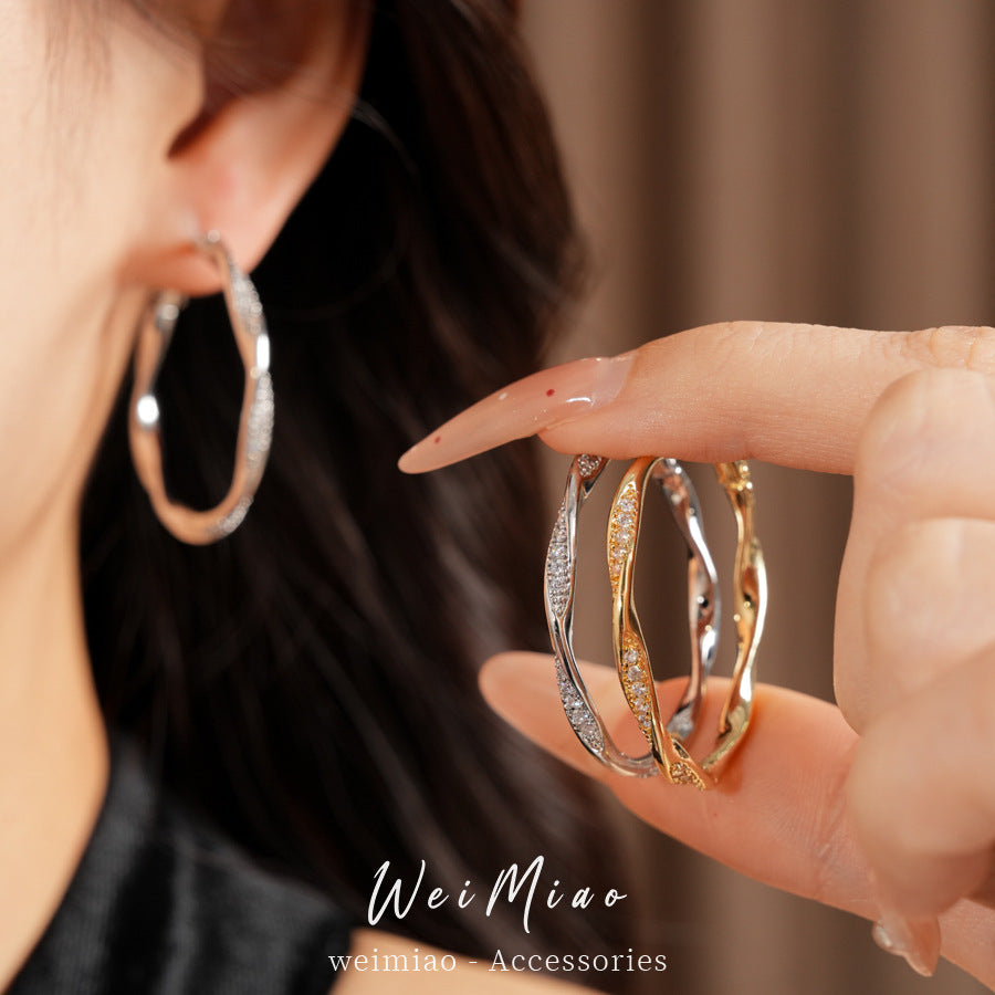 Gold Electroplated Sier Needle Inlaid Zircon Twisted Round Light Luxury Stud Earrings