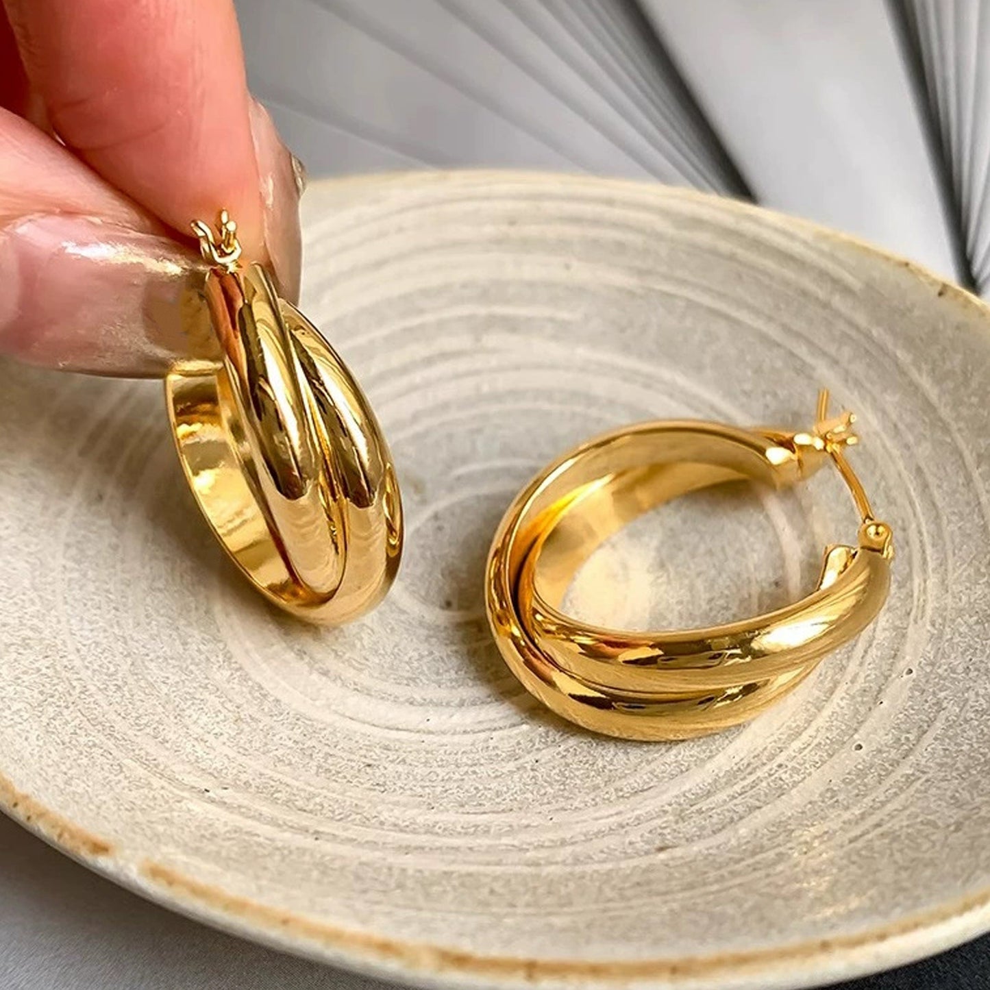 Women's Golden Bright Surface Style Hoop High Sense Ear Rings
