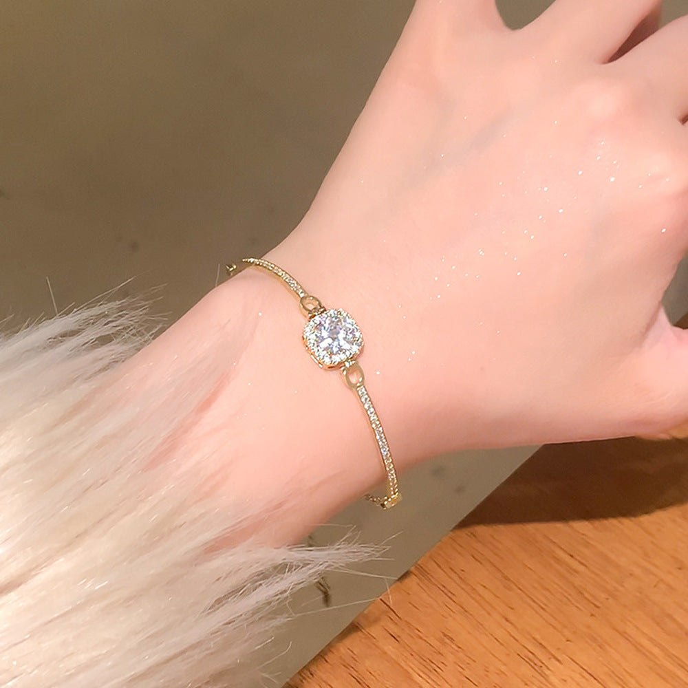 Women's Inlay Fritillary Four-leaf Flower Pull-out Light Luxury High-grade Bracelets