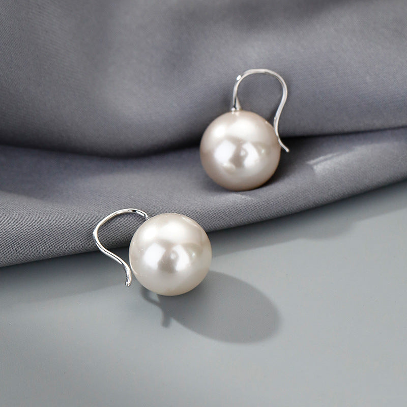 Pearl Simple Classic Perfect Circle Shell Stud Earrings