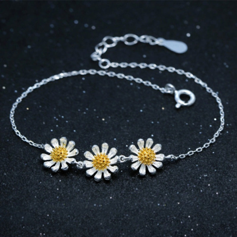 Fresh Three Small King Whyte Flower Female Sweet Bracelet