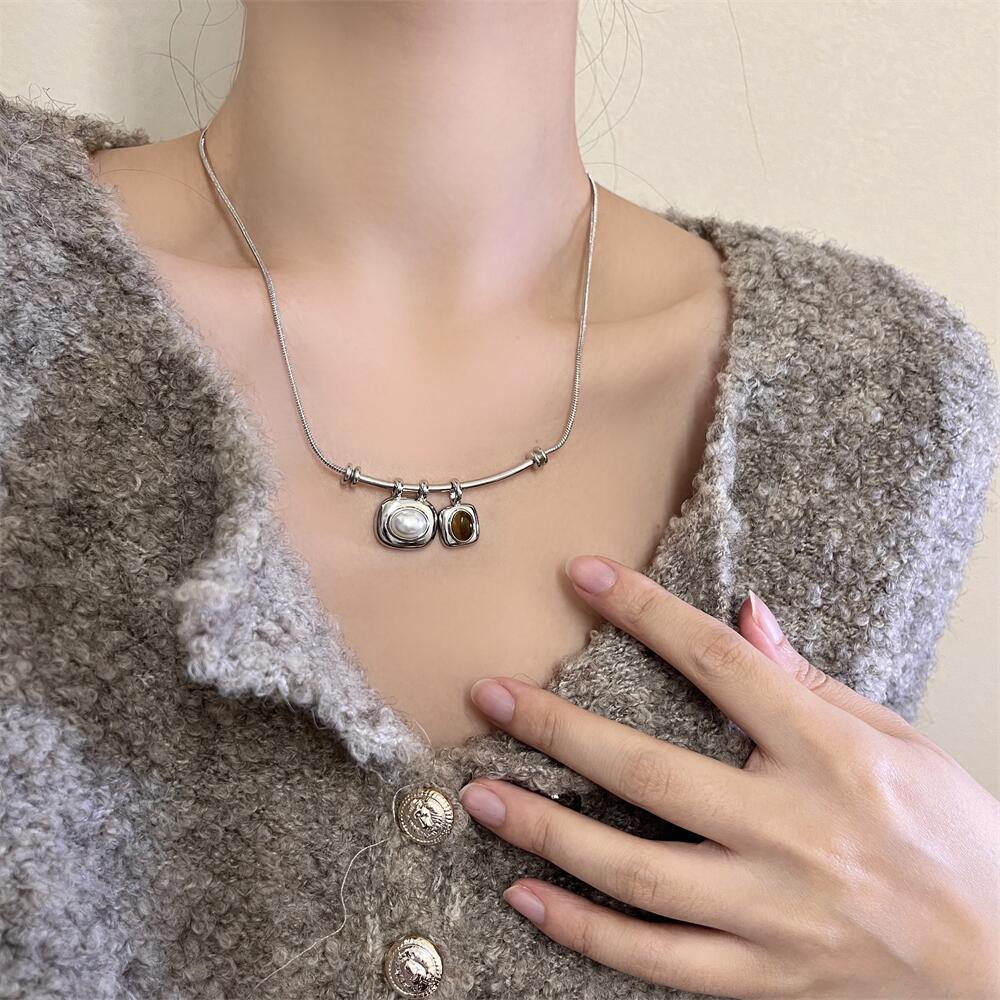 Simple Style Unique Two-color Natural Stone Female Design Clavicle Chain Necklace