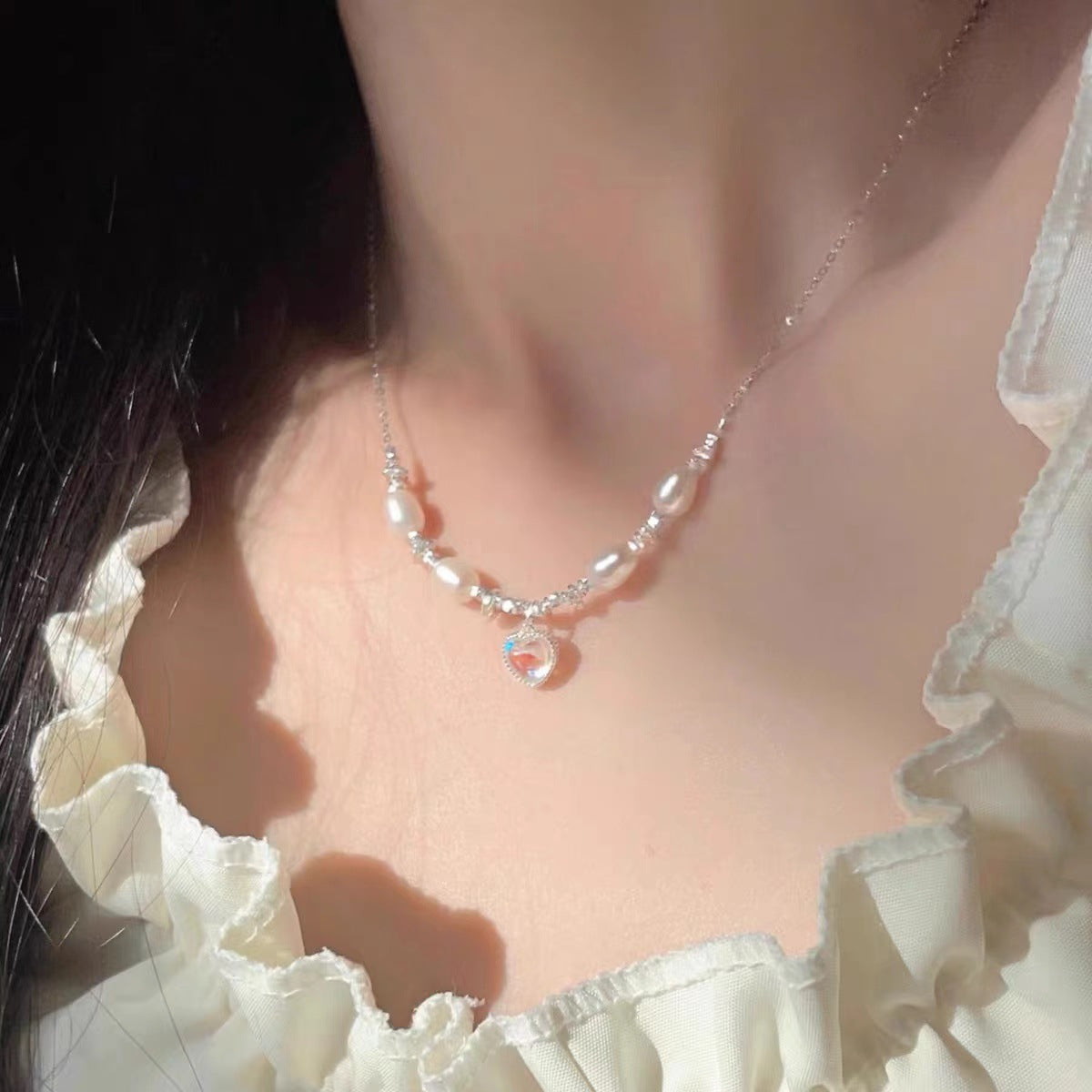 Women's Korean Style Vintage High-grade Pearl Design Clavicle Necklaces