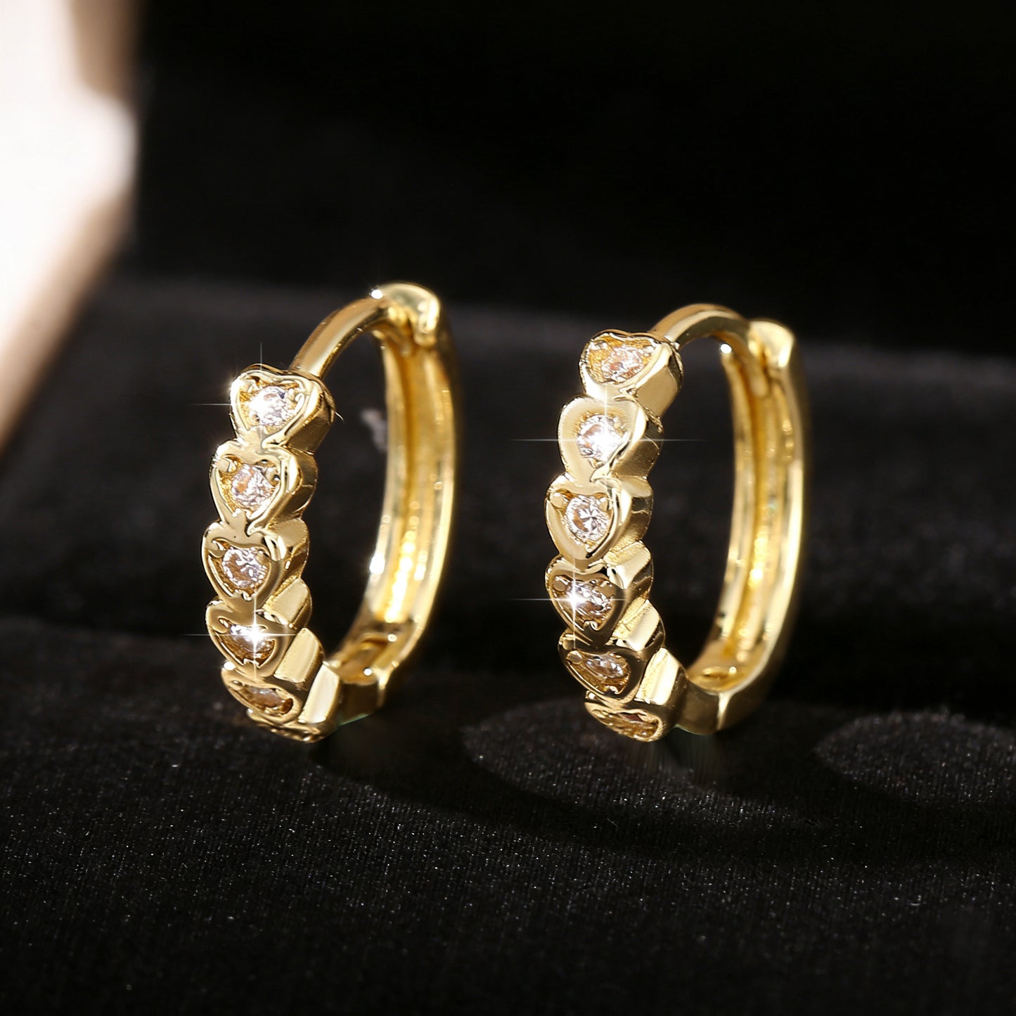 Gang Drill Shiny Zircon Heart-shaped Row Inlaid Sweet Feeling Full Ear Buckle
