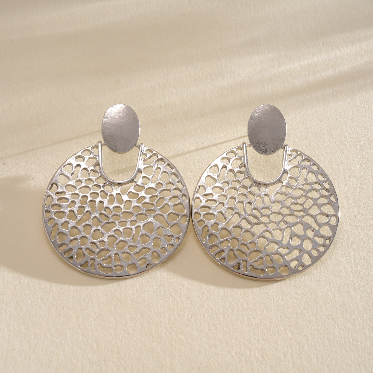 Geometric Cut Heart-shaped Oval Irregular Design Versatile Light Stud Earrings