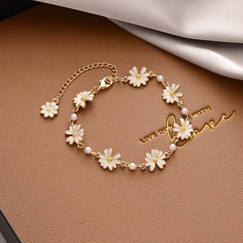 Women's Korean Pearl Simple Design Light Luxury Bracelets