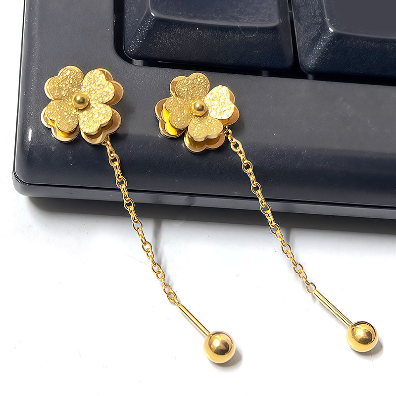 Light Luxury Queen Elegant Frosted Clover Refreshing Stylish Fine Threaded Stud Earrings