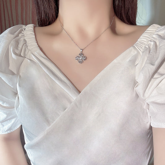 Gold-plated Retro Diamonds High-grade Shining Light Necklaces