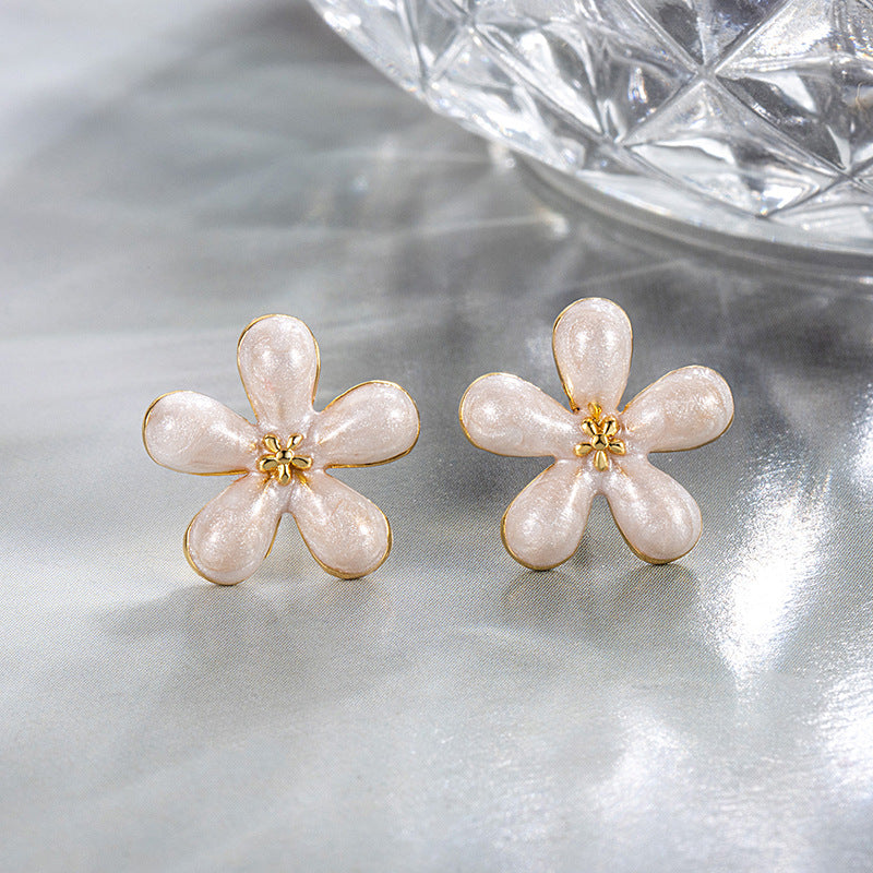 White Small Ear Clip Gentle Summer Versatile Stud Earrings