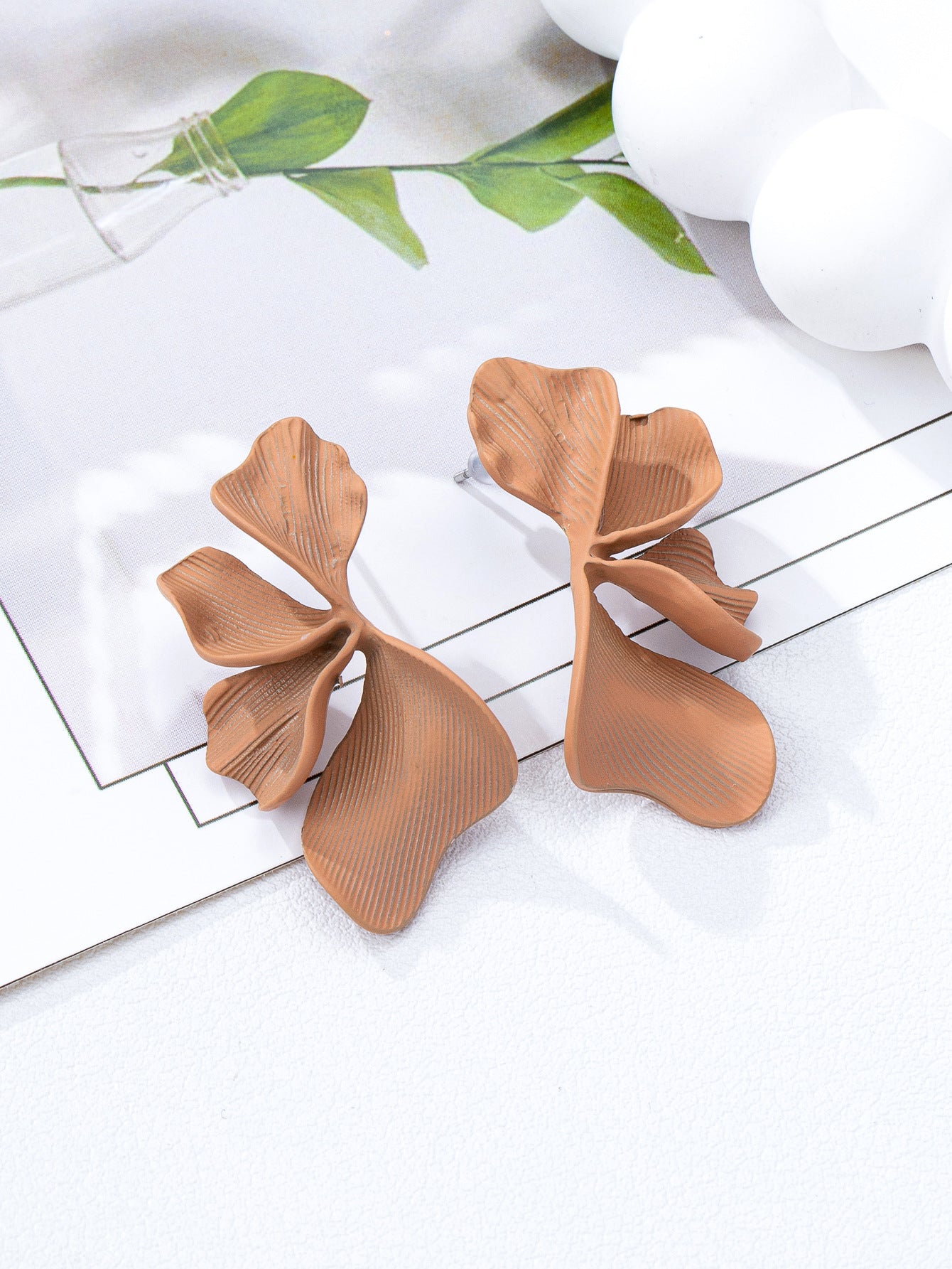 Women's Petal Pearl Mori Style Niche Design Stud Earrings