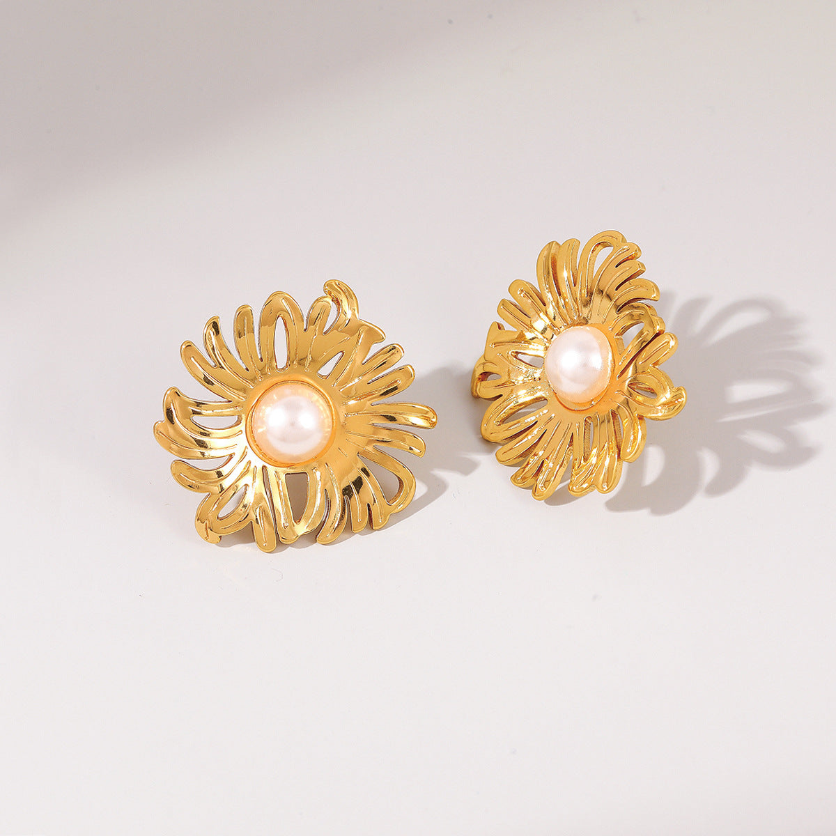 Lines Golden Light Luxury High Sense Pearl-studded Stud Earrings