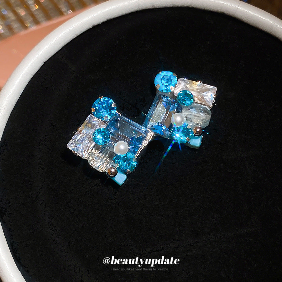 Women's Korean Style Sweet Cool Three-dimensional Shiny Rhinestone Acrylic Small Square Stud Earrings