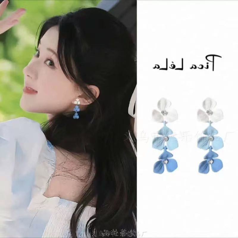 Women's Island Yi Straw Flower For Exaggerated Earrings