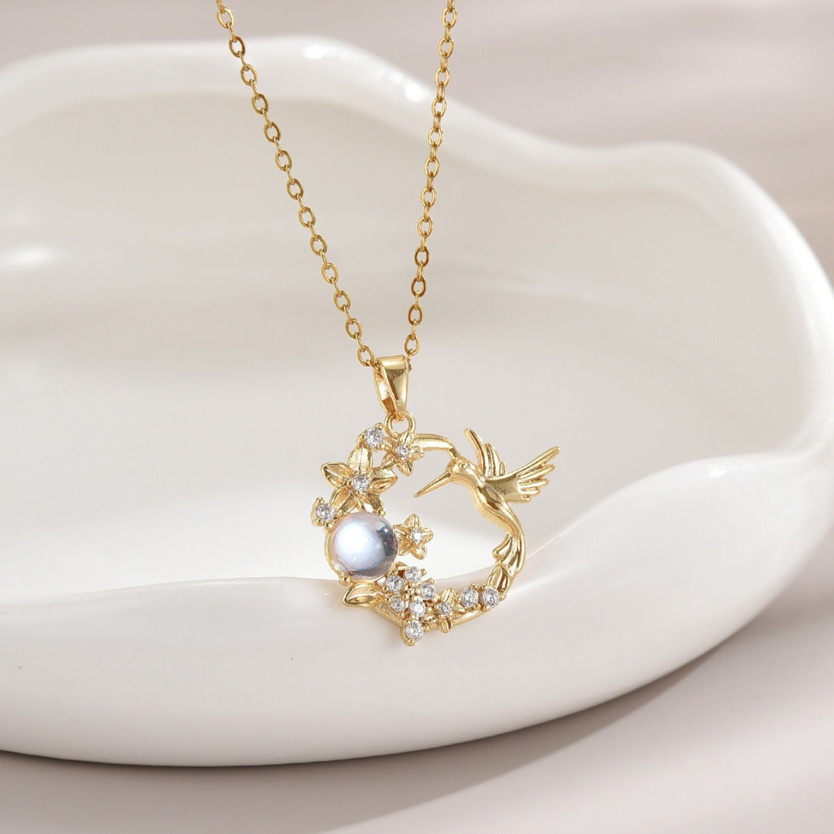 Women's Hummingbird Flower Light Luxury Temperament Gorgeous Necklaces