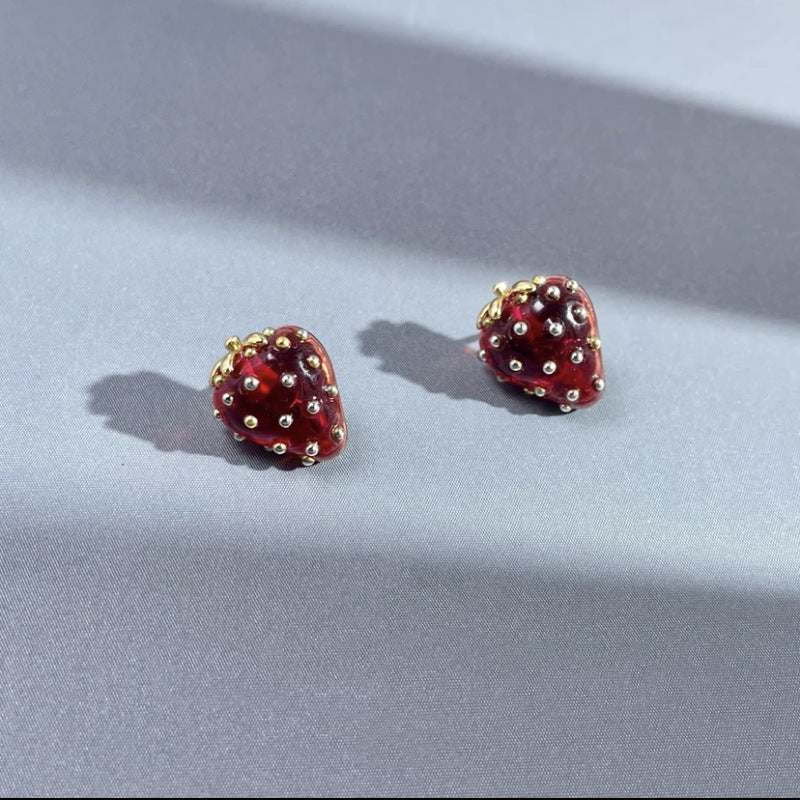 Style Retro Debutante Red Strawberry High-grade Special Interest Earrings