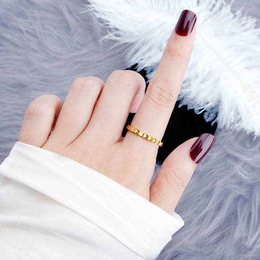 Women's Full Circle Love Heart-shaped Gold-plated Titanium Steel Rings