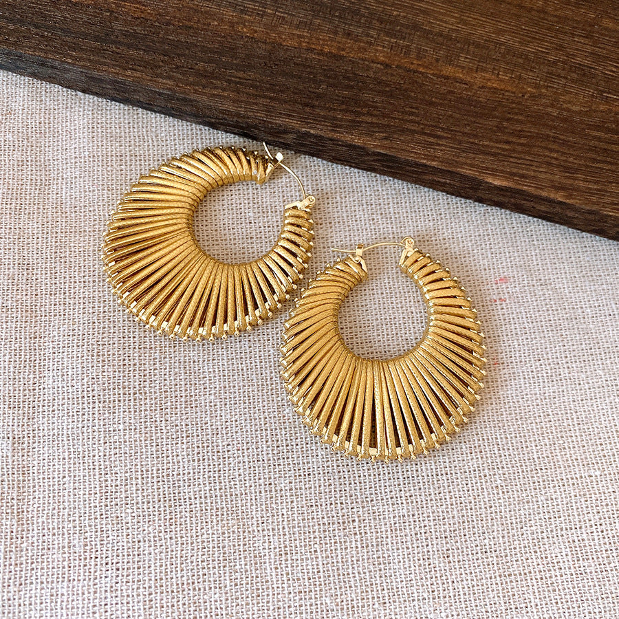 Women's Needle Round Curved Geometric Ear Retro Personalized Temperamental Light Luxury Earrings