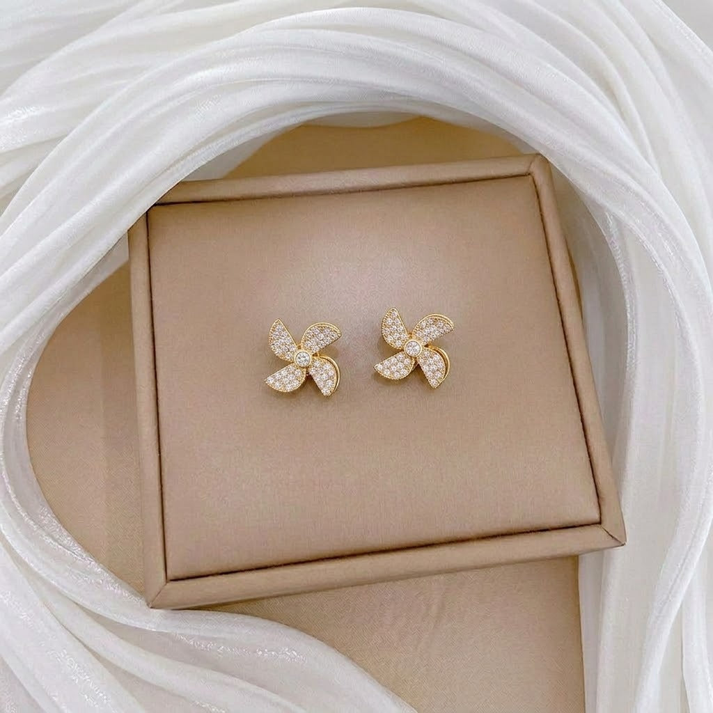 Design Rotating Bauhinia Zircon Flower Gas Clavicle Chain Necklace