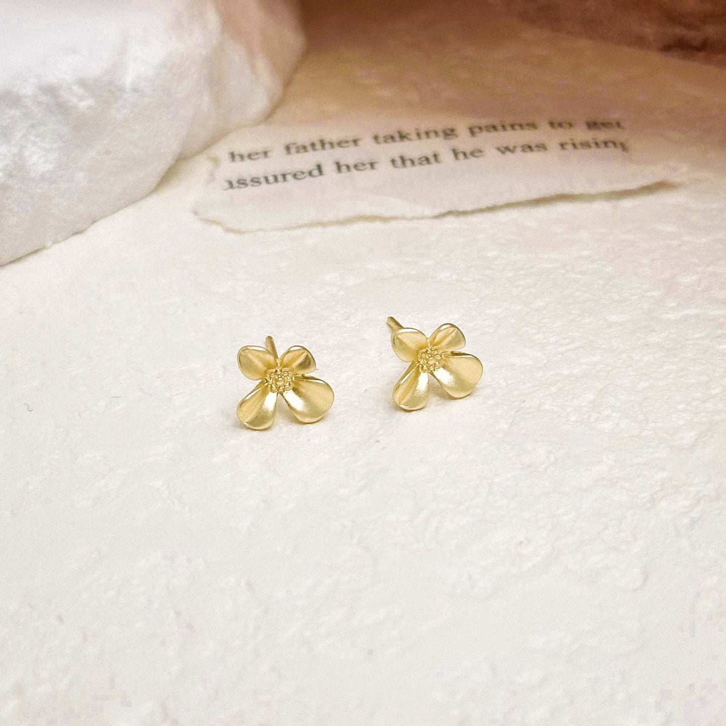 Fashionable Metal Texture Light Luxury Simple Earrings
