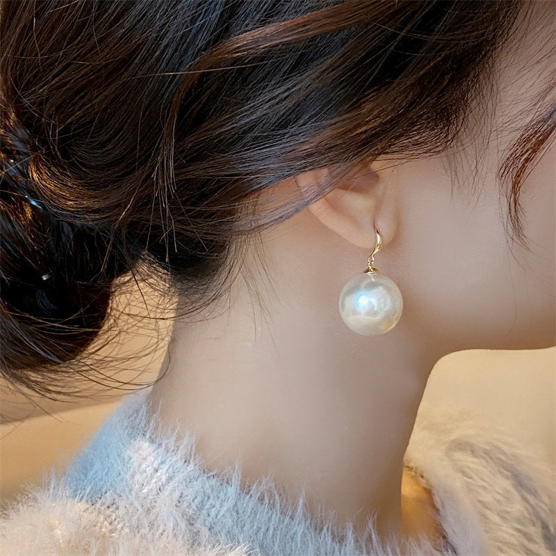 Women's French Style Large Pearl For Light Luxury Temperament High-grade Fashionable Earrings