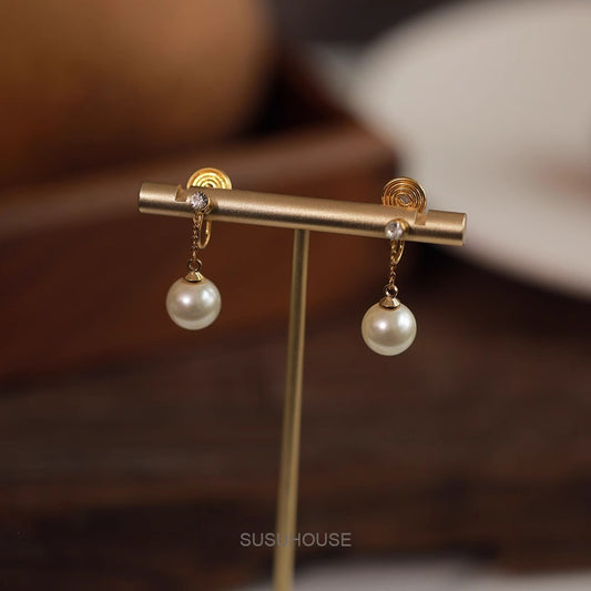 Women's Coil Ear Clip Light Luxury Commuter Earrings