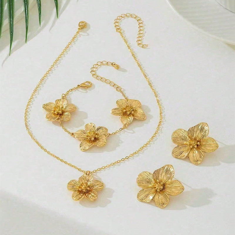 Slouchy Classic Women's Flower Golden Stamen Jewelry Set