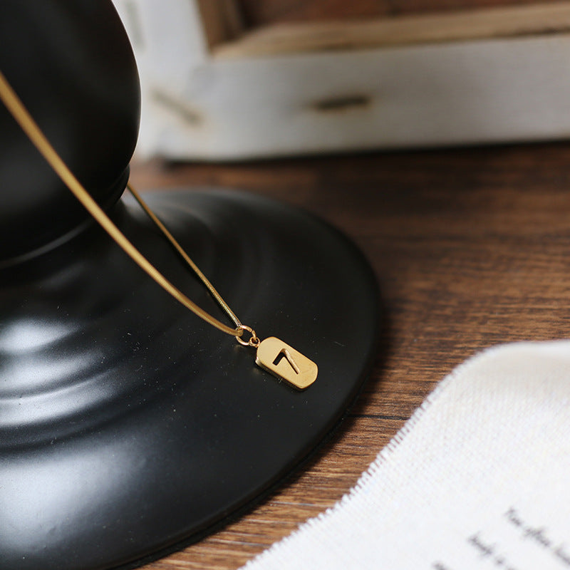High-grade Titanium Steel No Fading Light Luxury Small Gold Clavicle Necklace