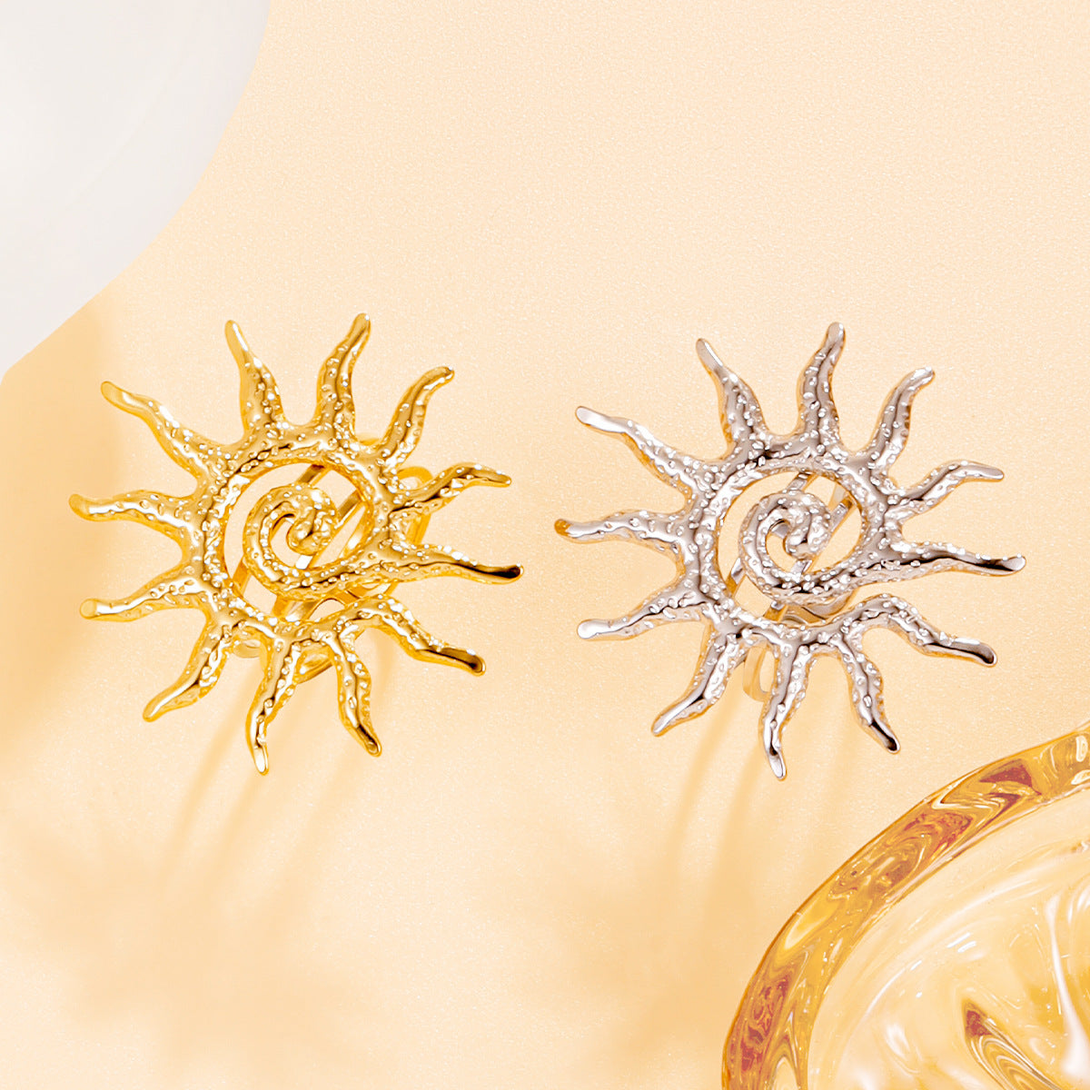 Retro Hollow Spiral Sunflower Personality Flash Big Sun Stainless Steel Rings