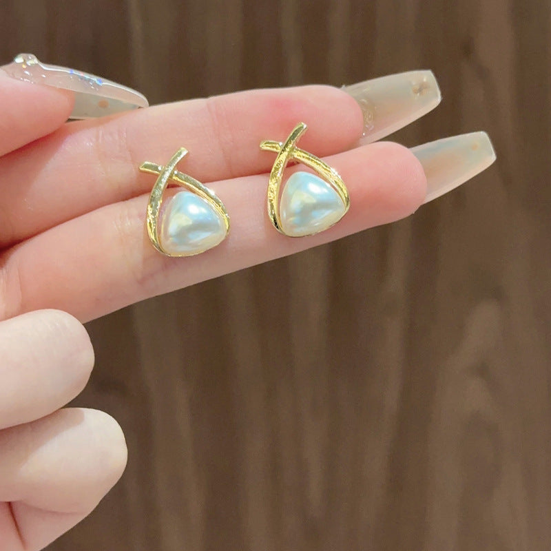 Women's Triangle Pearl Simple Temperamental Minority Design Sense Temperament Entry Stud Earrings