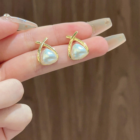 Women's Triangle Pearl Simple Temperamental Minority Design Sense Temperament Entry Stud Earrings