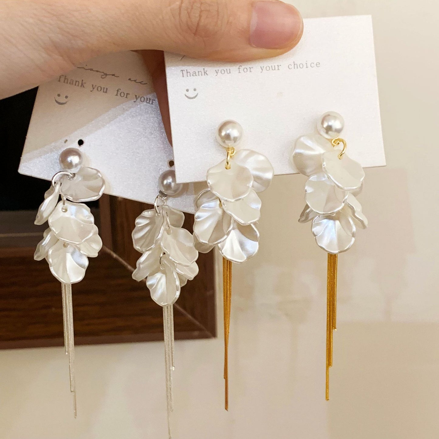 Women's High-grade Bright Pearl Petal Fringe Simple Graceful Fashionable Rings