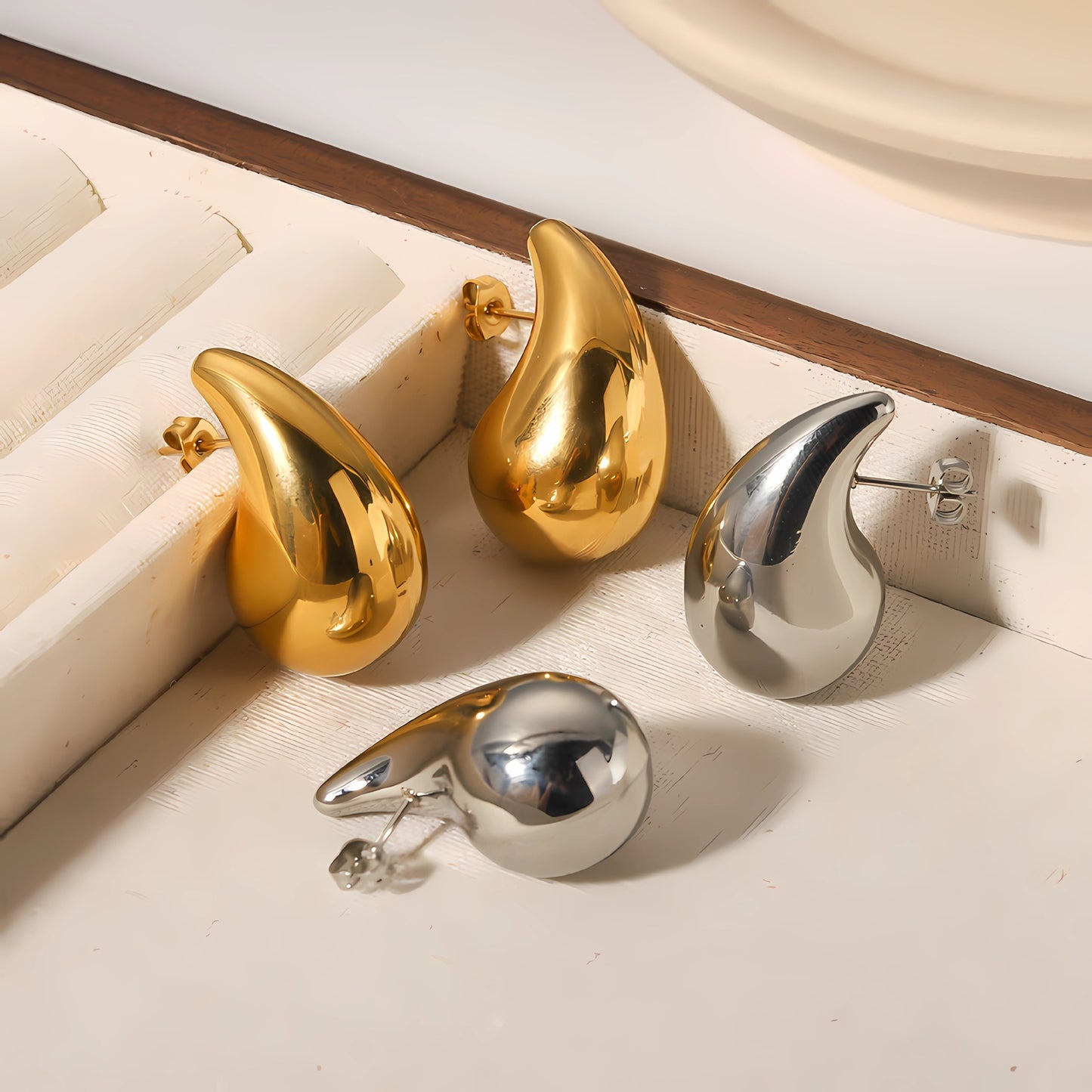 Women's High-grade Water Drop Gold Ear-ring Clip Titanium Rings