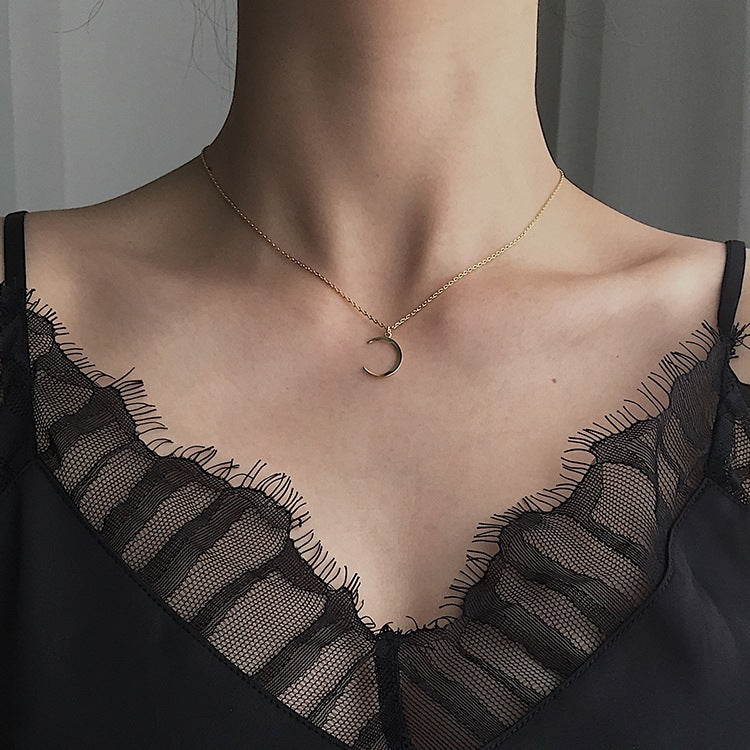 Female Fashion Clavicle Chain Short Simple Temperamental Cold Necklace
