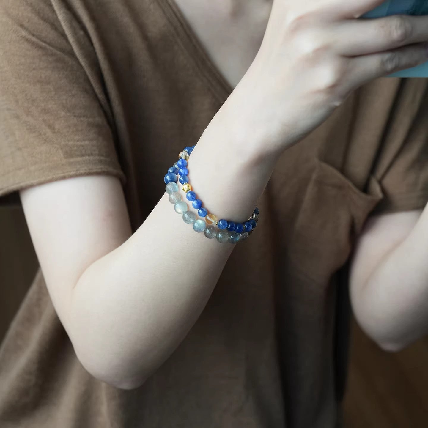 Women's Gray Moonstone Blue Crystal Simple Advanced Mood Stable Bracelets