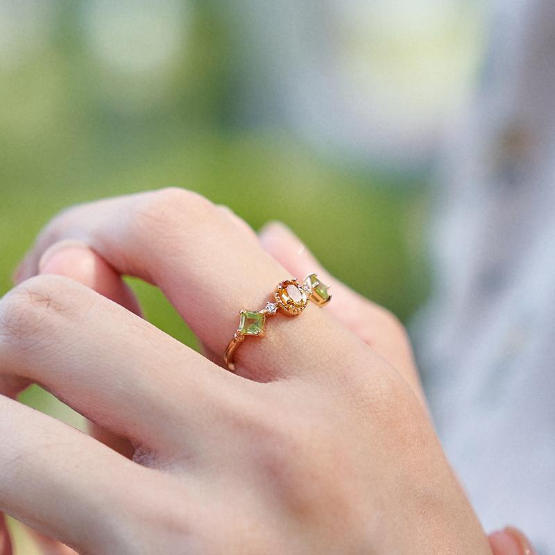 Women's Flower Design Yellow Zircon Gold-plated Simple Rings