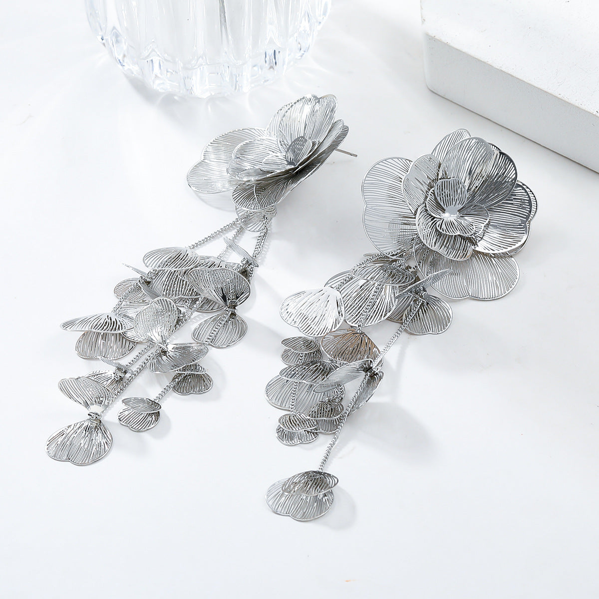 Women's Alloy Flower Exaggerated Light Luxury Metal Earrings