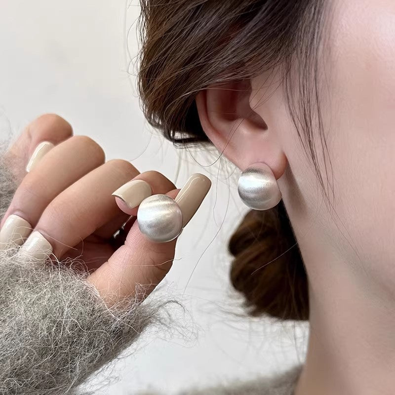 Women's Cold Style Metal Brushed For Light Luxury Minority High-grade Simple Stud Earrings