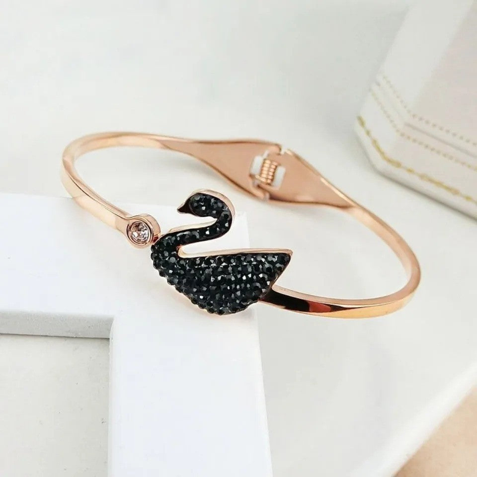 Titanium Steel Elegant Black Swan Fashionable Necklace